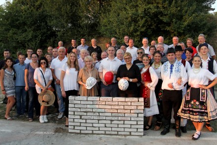 Sazidan prvi zidić prve karling hale na Balkanu u centru Surčina